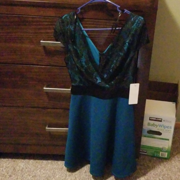 Dress - Picture 2 of 2
